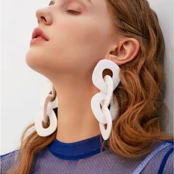 New ZARA white acrylic geometric big statement dangle earrings - Picture 4 of 7